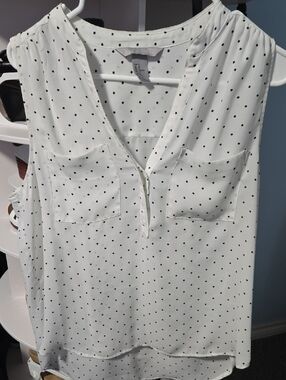 H&M White Sleeveless V-Neck Polka Dot Blouse